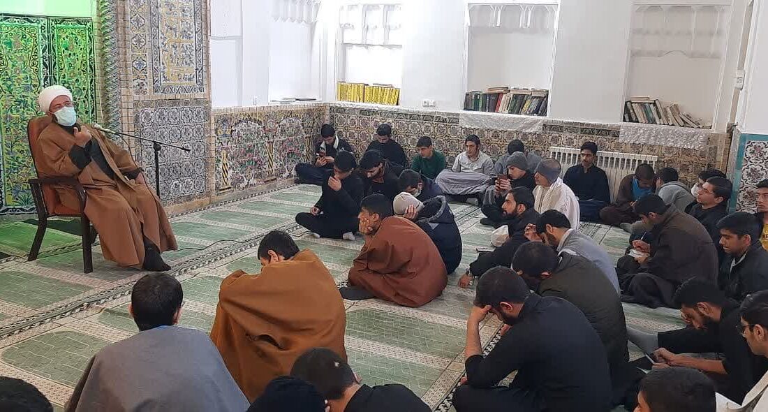 حضور معاون آموزش حوزه علمیه کرمان در جمع صمیمی طلاب مدرسه ابراهیمیه کرمان