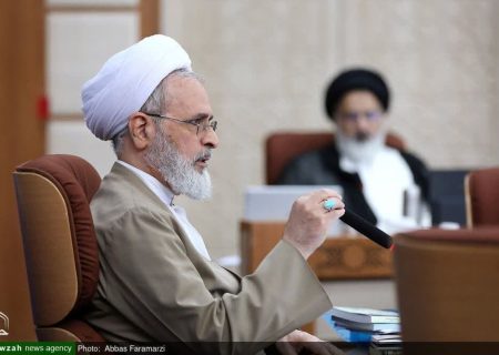 تاکید آیت‌الله اعرافی بر سنت اصیل حوزه و آموزش حضوری