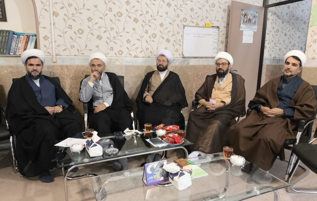 نشست گروه علمی تربیتی ادبیات حوزه علمیه آذربایجان غربی