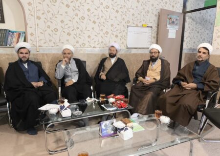 نشست گروه علمی تربیتی ادبیات حوزه علمیه آذربایجان غربی