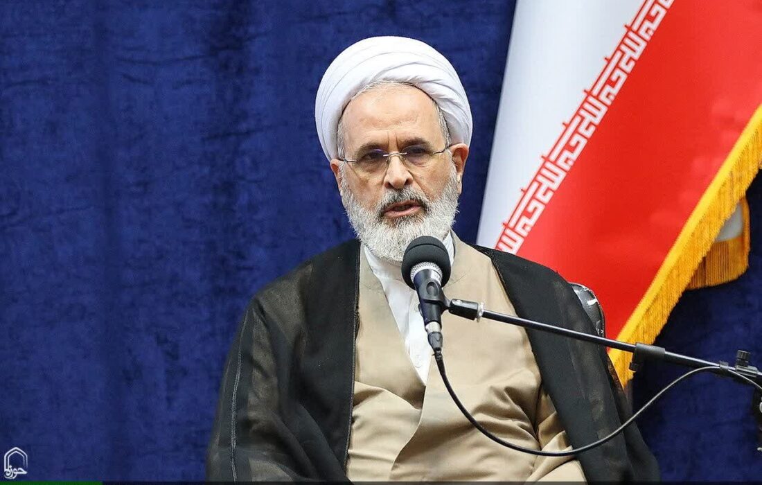 همه ما وظیفه داریم از اُمّ‌الائمه و سرچشمه بی‌پایان فضائل الهی با رویکردی عالمانه، حکیمانه و شجاعانه دفاع کنیم.